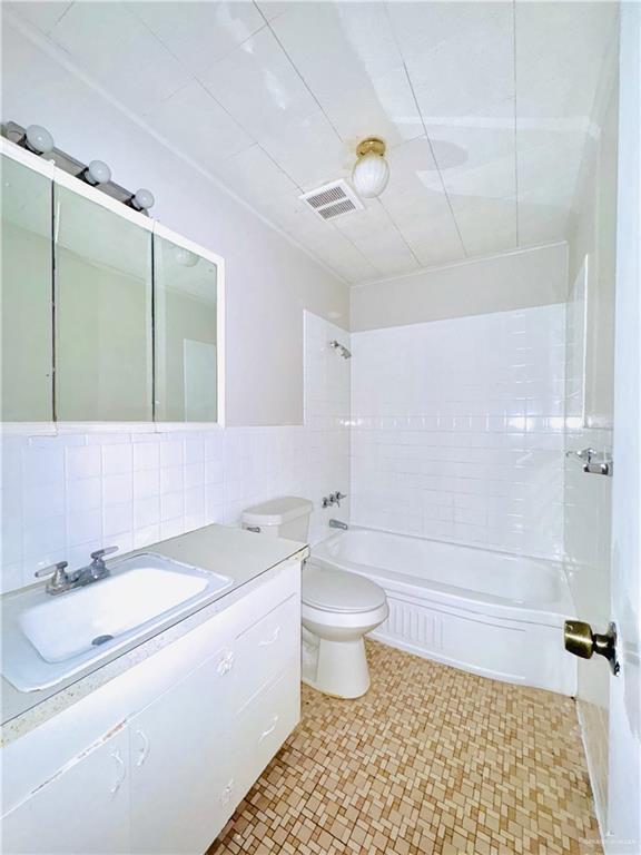 Building Photo - 15 Valley View Dr