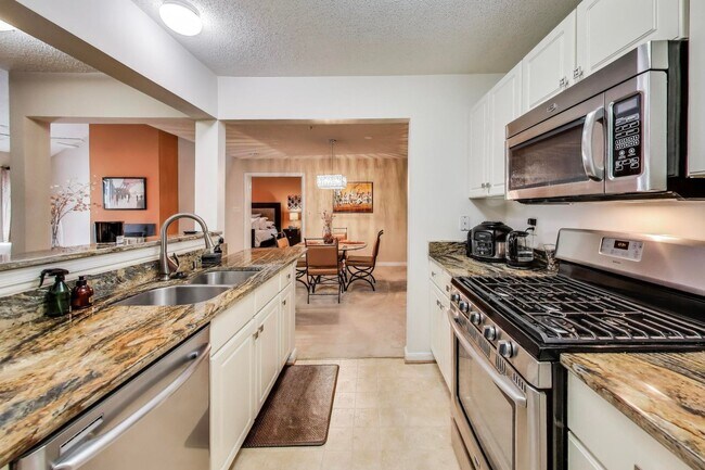 Building Photo - Beautifully updated and maintained 2 level condo home!