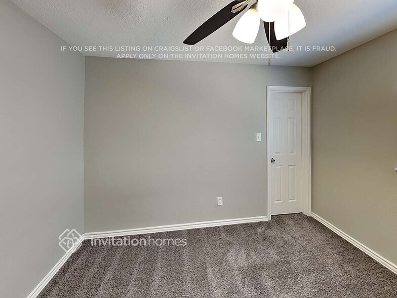 Building Photo - 12002 Peachtree Ln