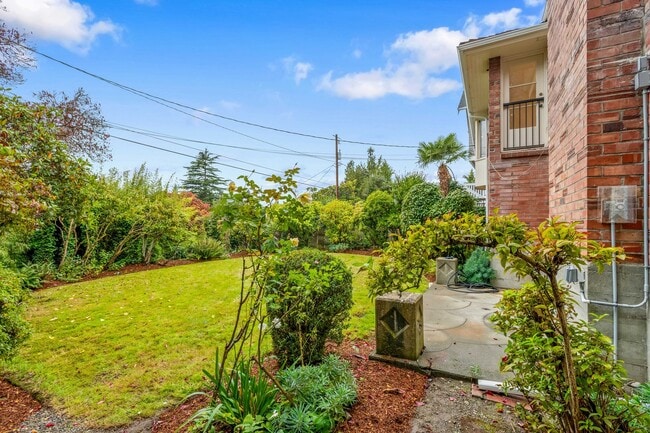 Building Photo - 4bd/2ba Seattle Home