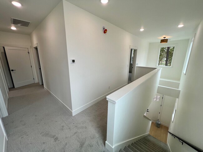 Building Photo - 206 Bogey Ln