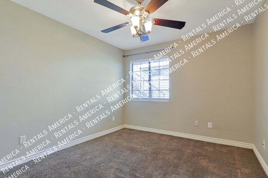 Building Photo - 533 W Guadalupe Rd