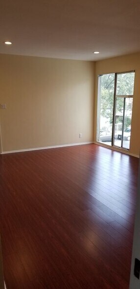 Building Photo - 5950 Carlton Way