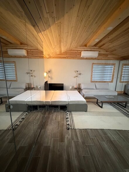 Building Photo - 7711 Owensmouth Ave