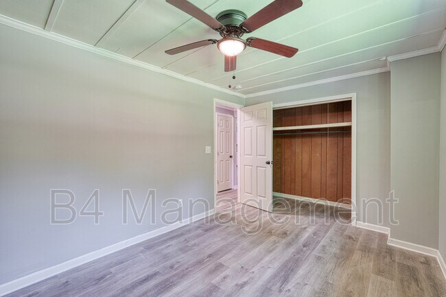 Building Photo - 168 Cherokee Cir