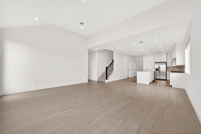 Building Photo - 31838 Blossom Ln