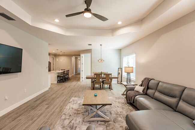 Building Photo - 11651 Solano Dr