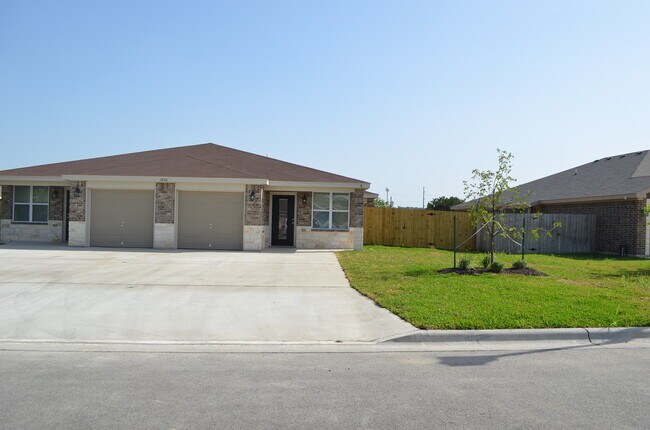 Building Photo - 1800Tru