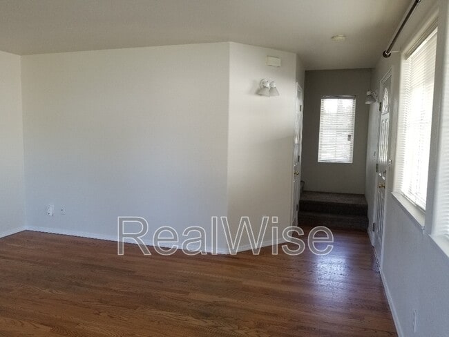 Building Photo - 1527 Hamilton Ln