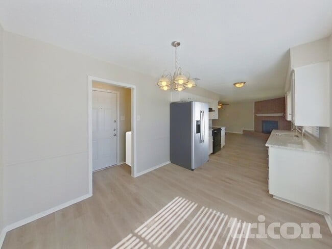 Building Photo - 1012 Wembley Rd