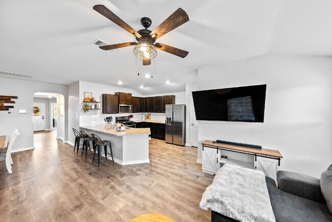 Building Photo - Charming Modern Home with Premium Amenitie...