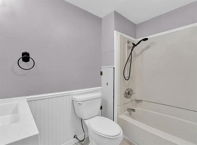 Building Photo - ELEGANT MARTIN HOME