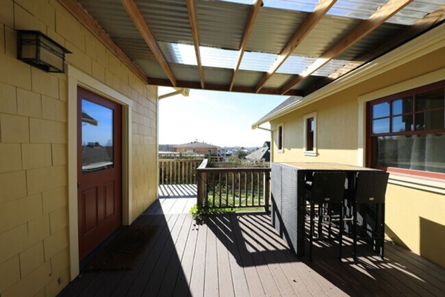 Building Photo - Furnished Studio overlooking Arcata, all utilities inluded