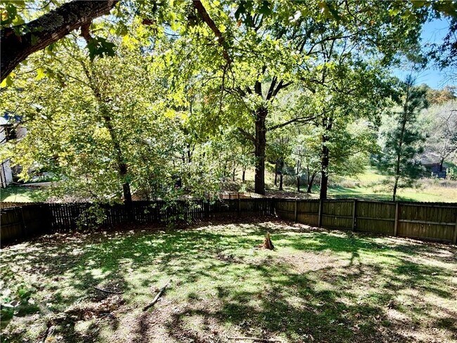 Building Photo - 305 Meadows Ct