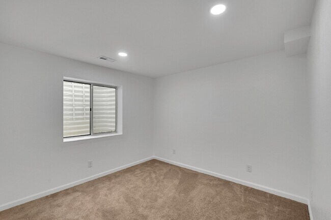 Building Photo - $3,495.00 - 5 Beds, 3.5 Baths, Single Fami...