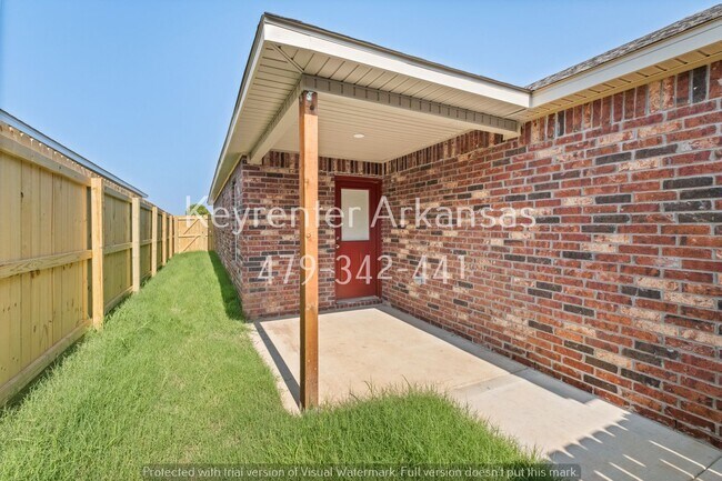 Building Photo - 2476 N Raven Ln