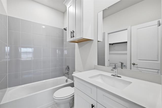 Building Photo - 1500 Lake District Dr