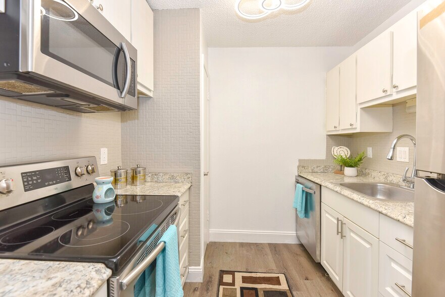 Building Photo - 1600 Big Tree Rd