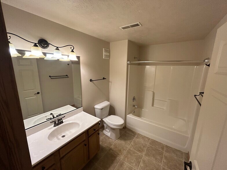 Building Photo - 3808 W 93rd St