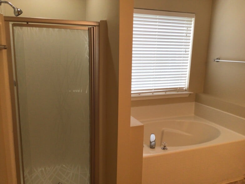 Building Photo - 64 Lancaster Way