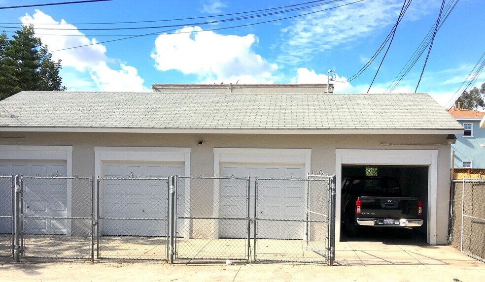 Private Garage (additional) - 120 Franklin Ct