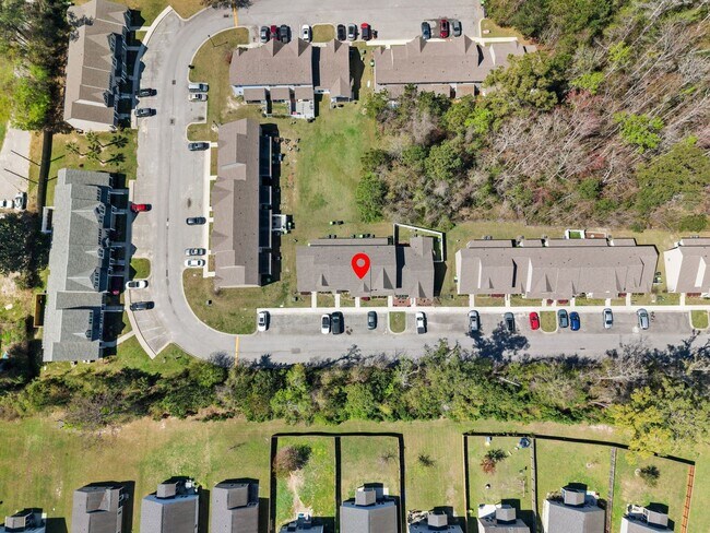 Building Photo - Move-In Ready 2BR Townhome in Beaufort – Don’t Miss This!