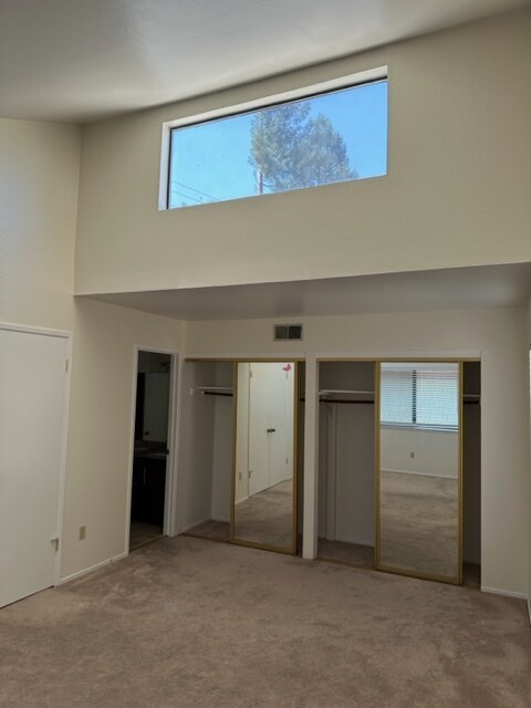 Building Photo - 301 Albion Ct