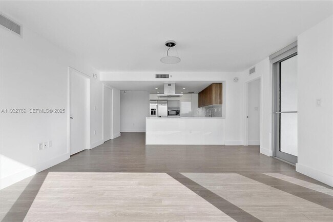 Building Photo - 1025 92nd St