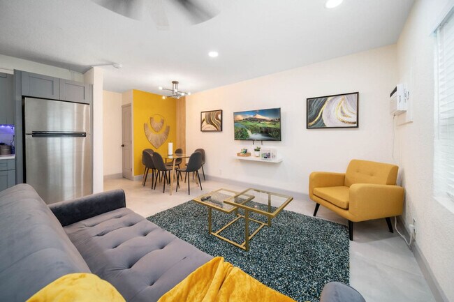 Building Photo - 1416 NE 9th St