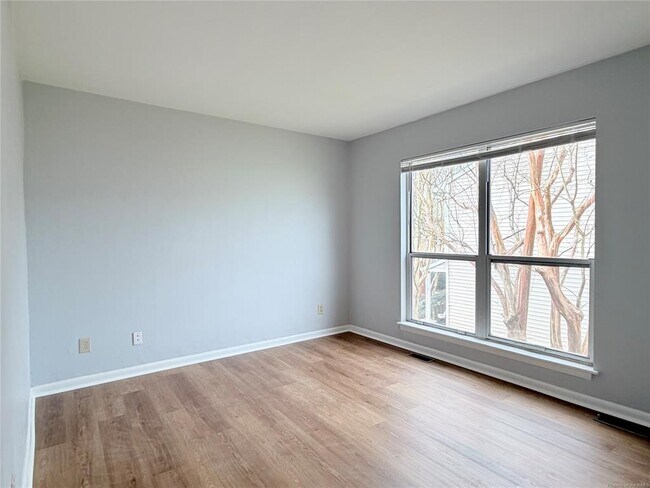Building Photo - 3872 Staffordshire Ln