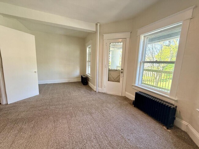 Building Photo - 322 Taylor Ave