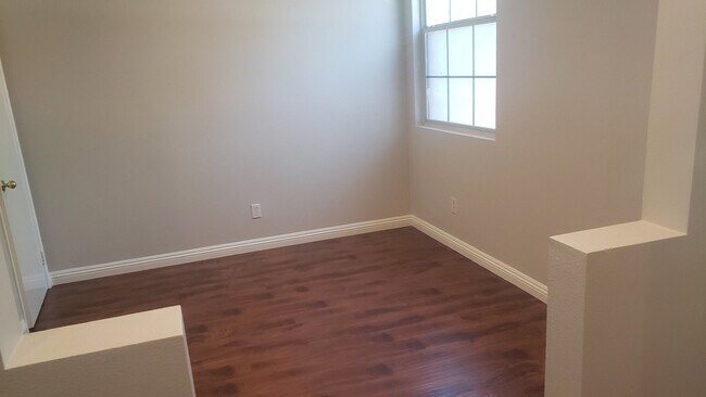 Building Photo - Welcome to this stunning 3-bedroom, 2.5-ba...