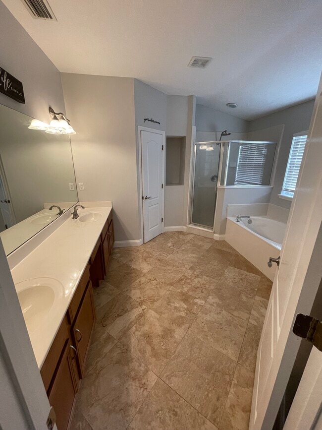 Building Photo - 33380 Sunny Parke Cir