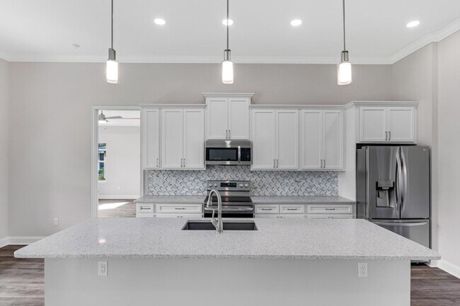 Building Photo - 5 Eastvue Pl