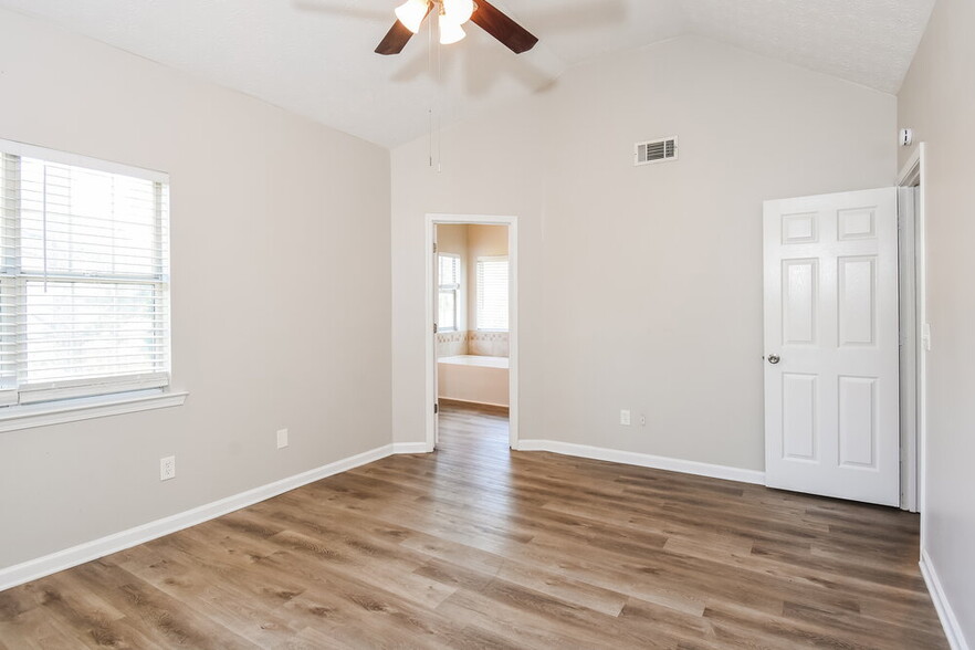Building Photo - 2057 Wedgewood Dr