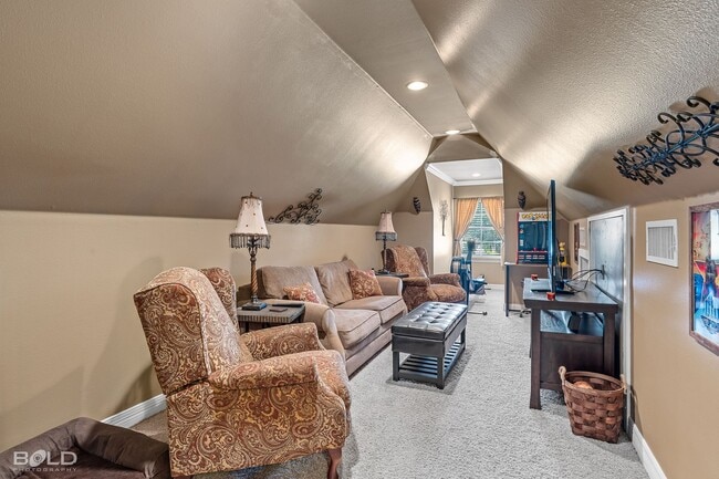 Building Photo - PRIVATE OASIS IN GATED COMMUNITY