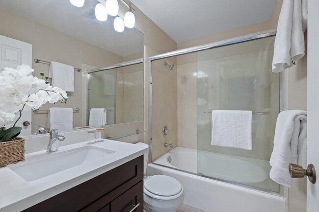 Building Photo - 1735 Parkview Green Cir