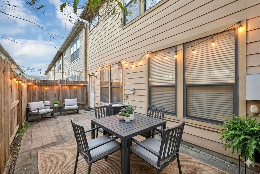 Building Photo - 1346 Studer St