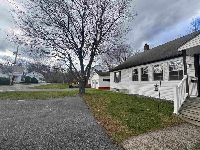 Building Photo - 10 Meadow St