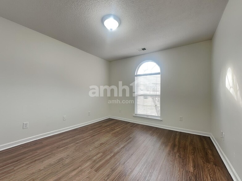 Building Photo - 4082 Colton Dr