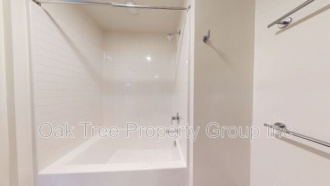 Building Photo - 532 Union St