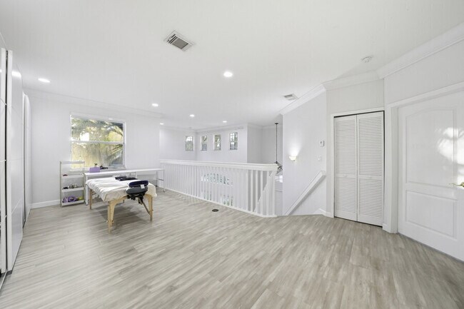 Building Photo - 16372 SW 62nd Ter