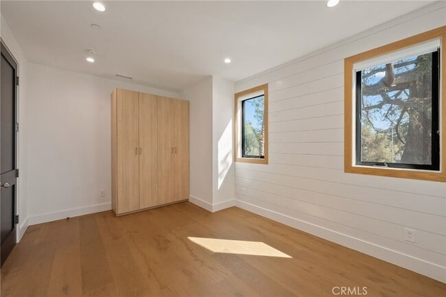 Building Photo - 13627 Chandler Blvd