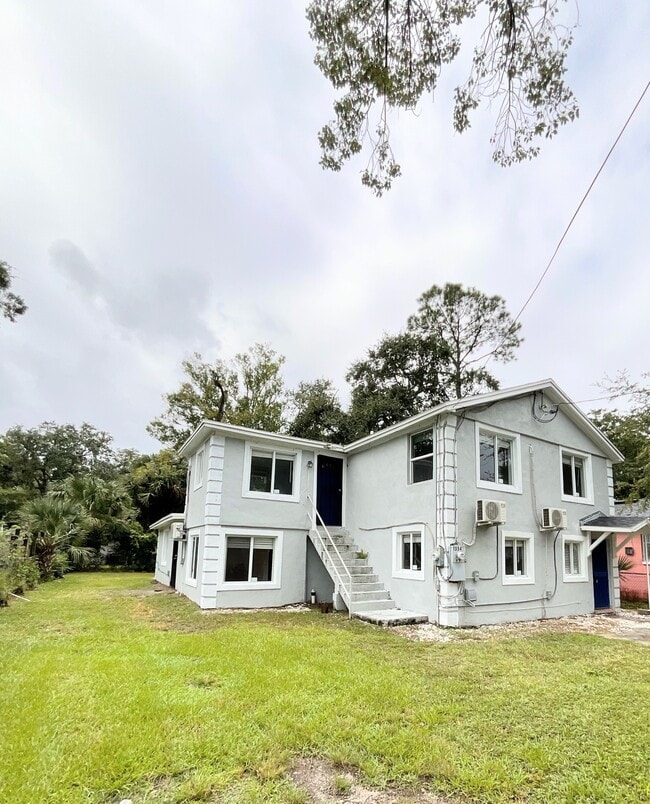 Building Photo - W. 24th St