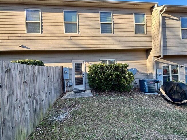 Building Photo - 2723 Morgan Glen Rd NE