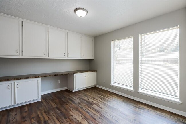 Building Photo - 24023 Spring Mill Ln
