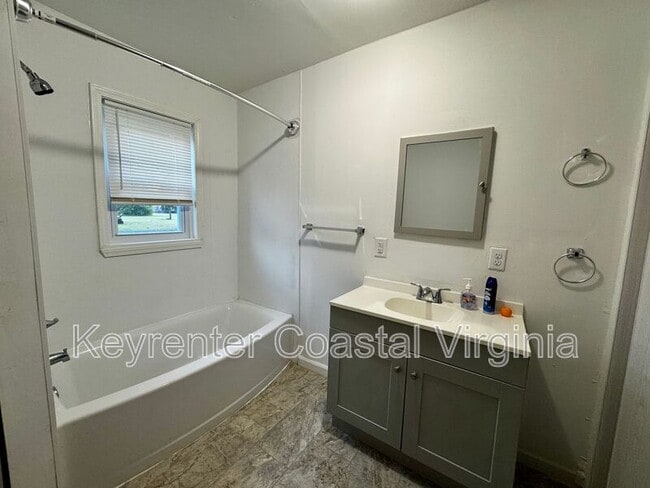 Building Photo - 14089 Alvin's Dr