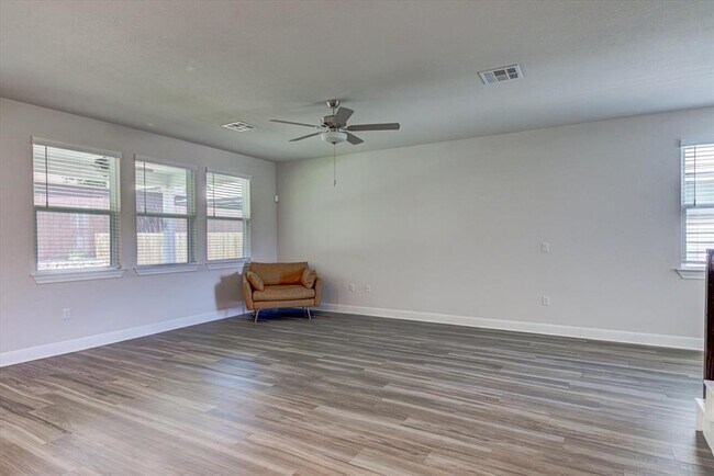 Building Photo - 15610 Ellinger Dr