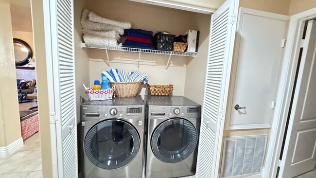 Building Photo - Fully Furnished 2 bd in Carlsbad with AC/Ocean View