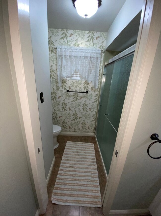 Building Photo - 55 and OLDER KERN CITY 2 BED UPDATED HOME